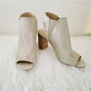 Vaneli shoes new without tags